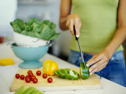femme coupe legume